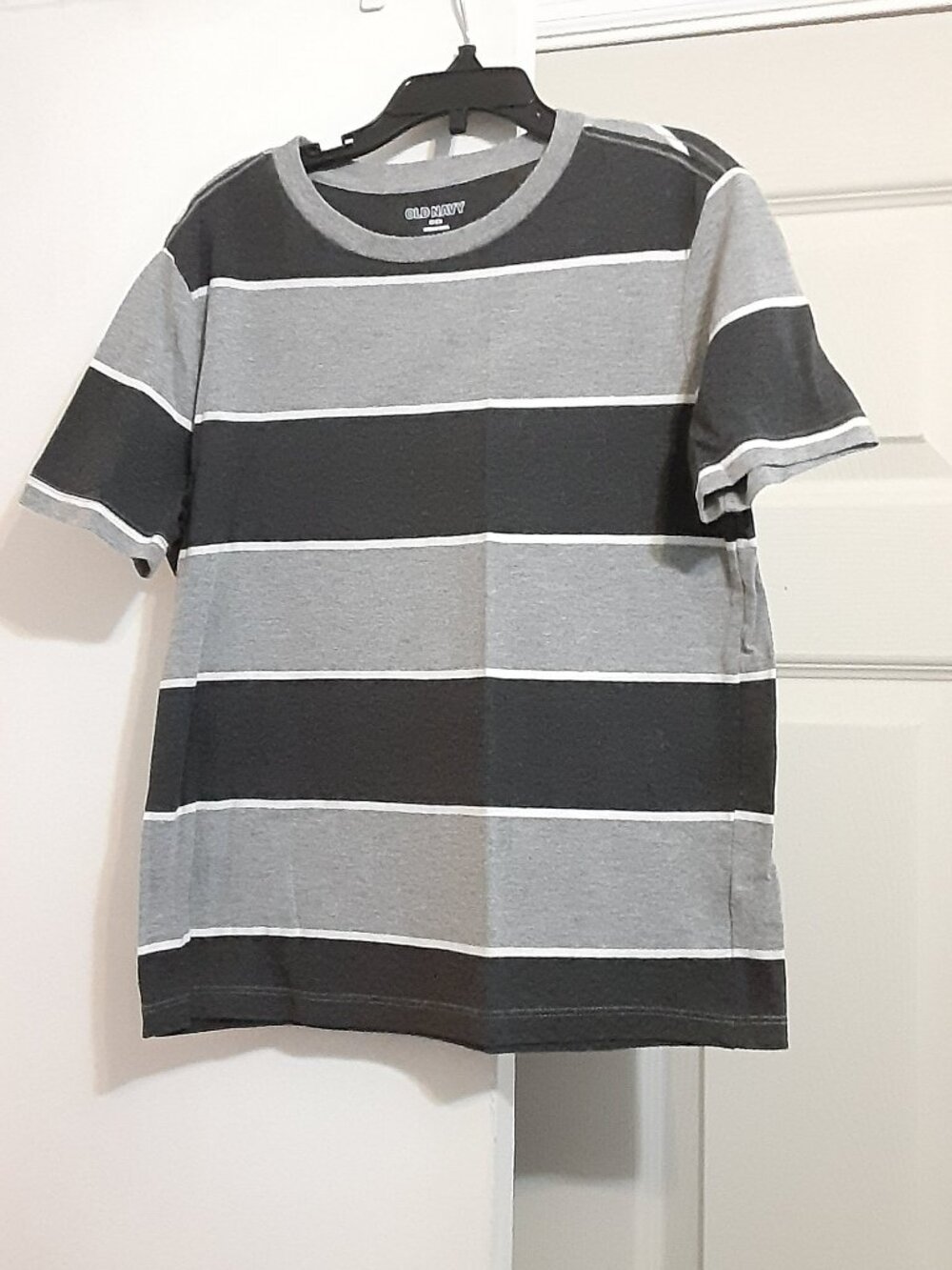 Old Navy Boys Size M(8) Grey & White Stripe Short Sleeve T-Shirt